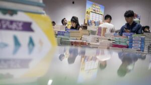 Padalarang Diserbu Pemburu Buku Murah!