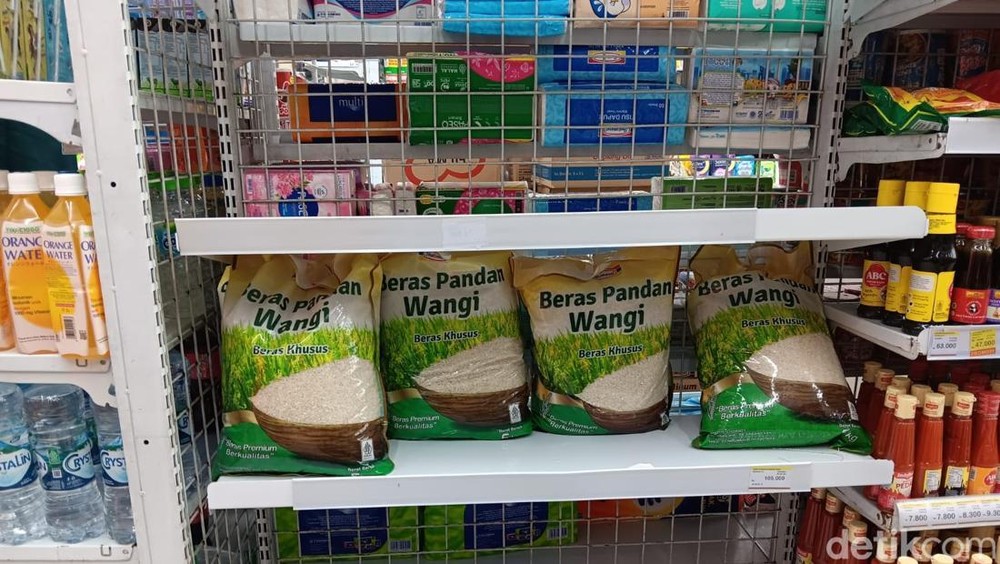 Stok Beras Premium Ritel Modern Menipis, Ada Apa?